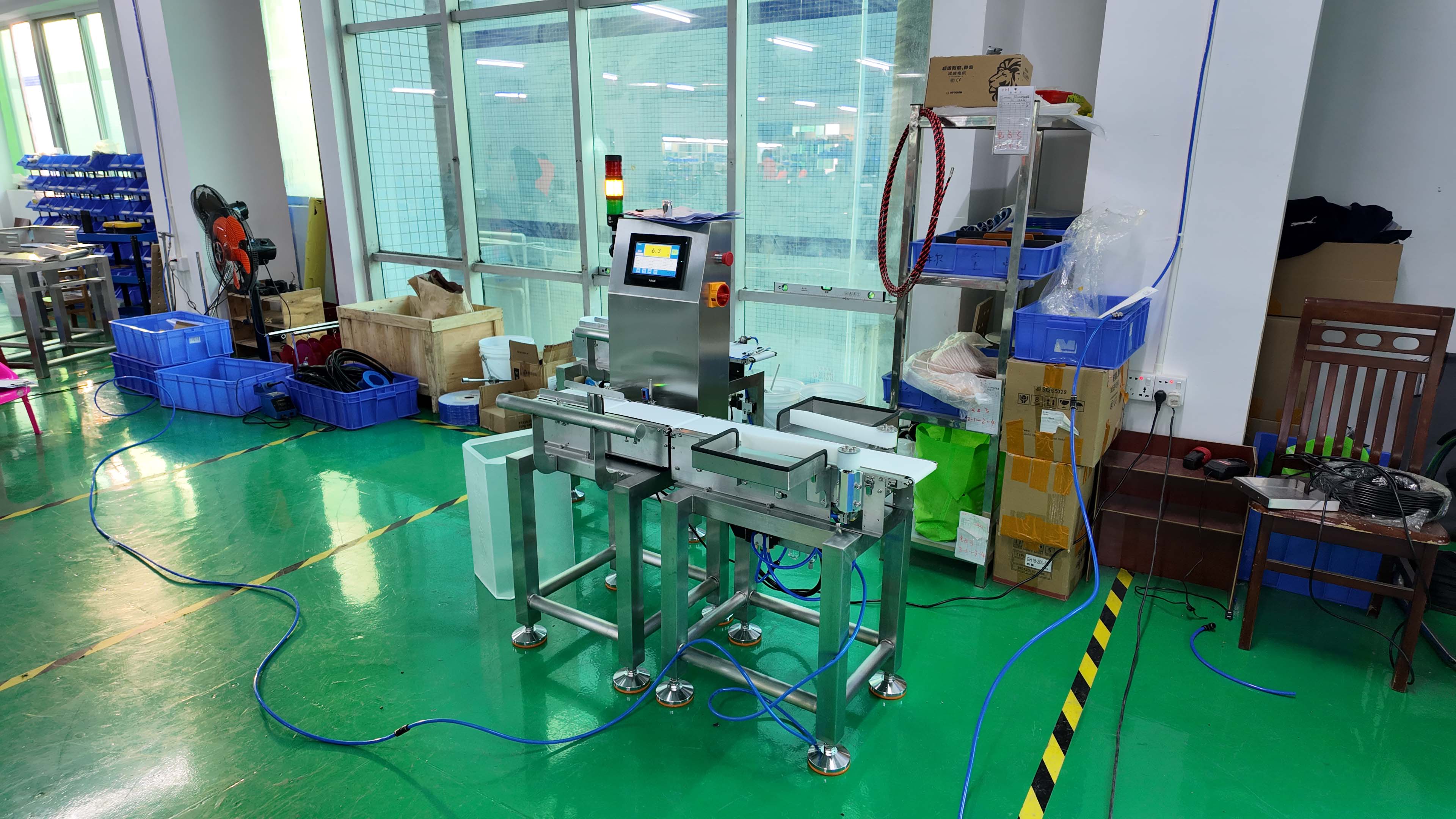 High-Speed Checkweigher with Swing Arm Rejection for Food & Pharma
