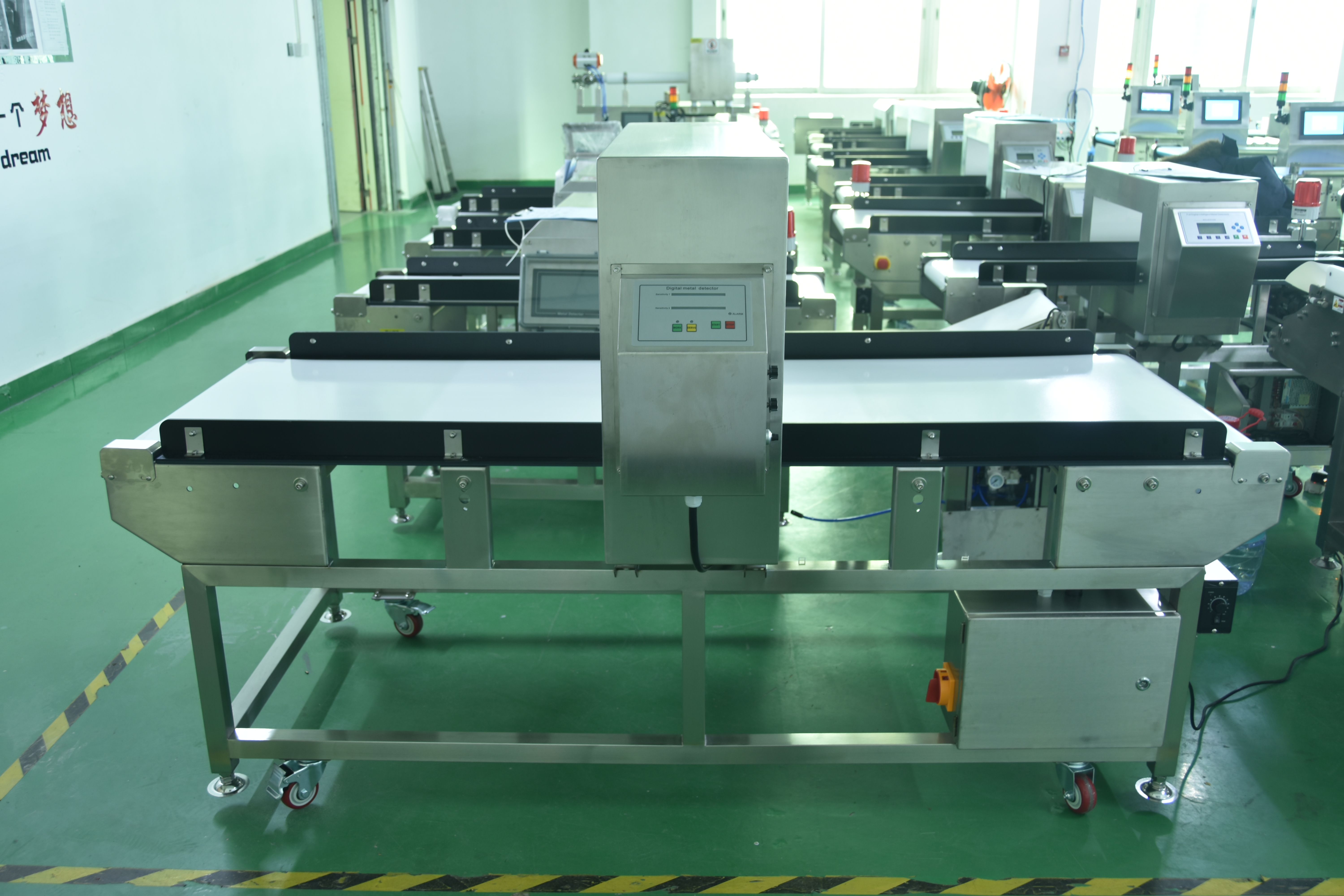 Mobile stainless steel frame with casters and leveling feet on 808