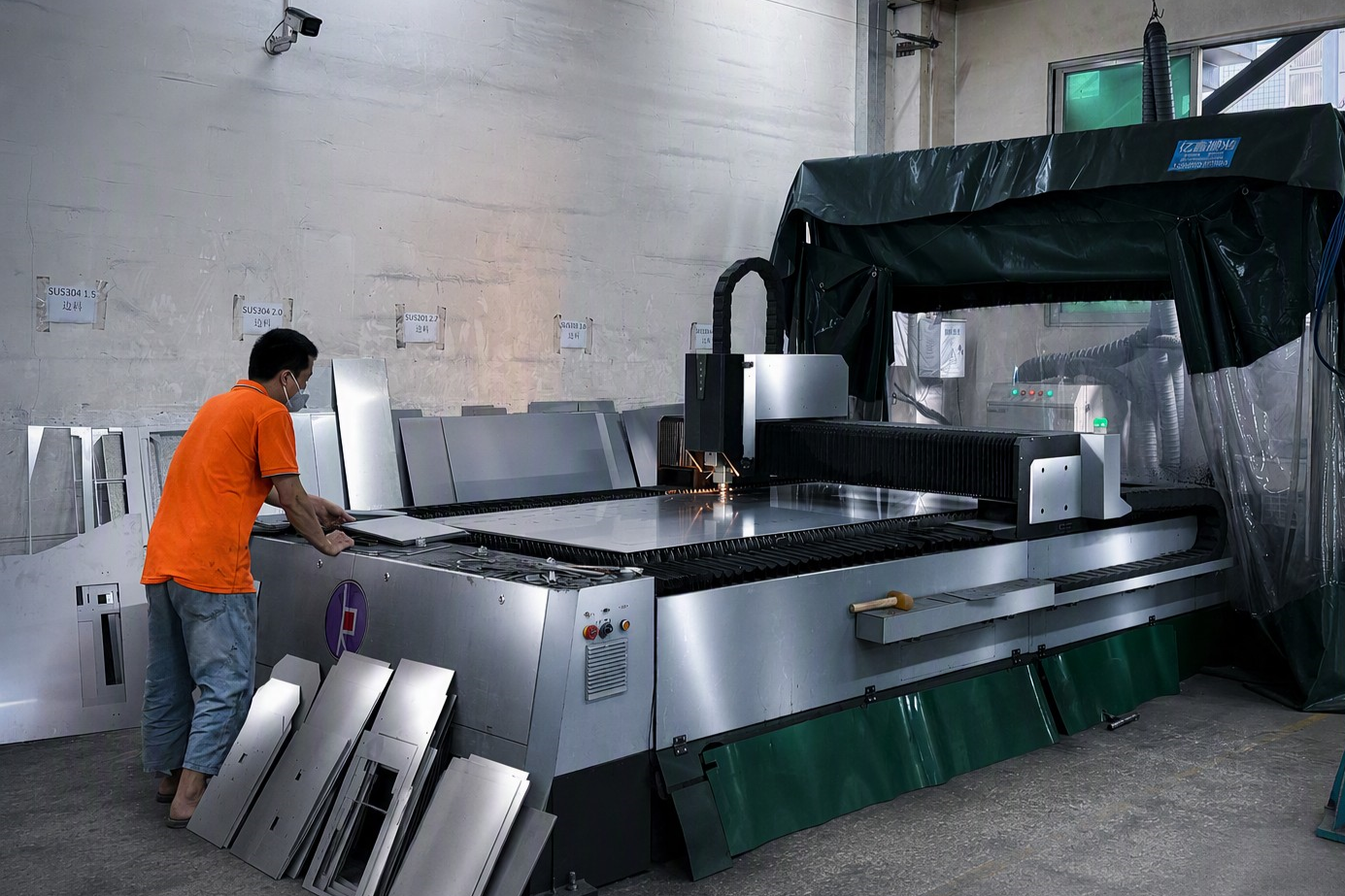 Chaoqiang CNC laser cutting in process